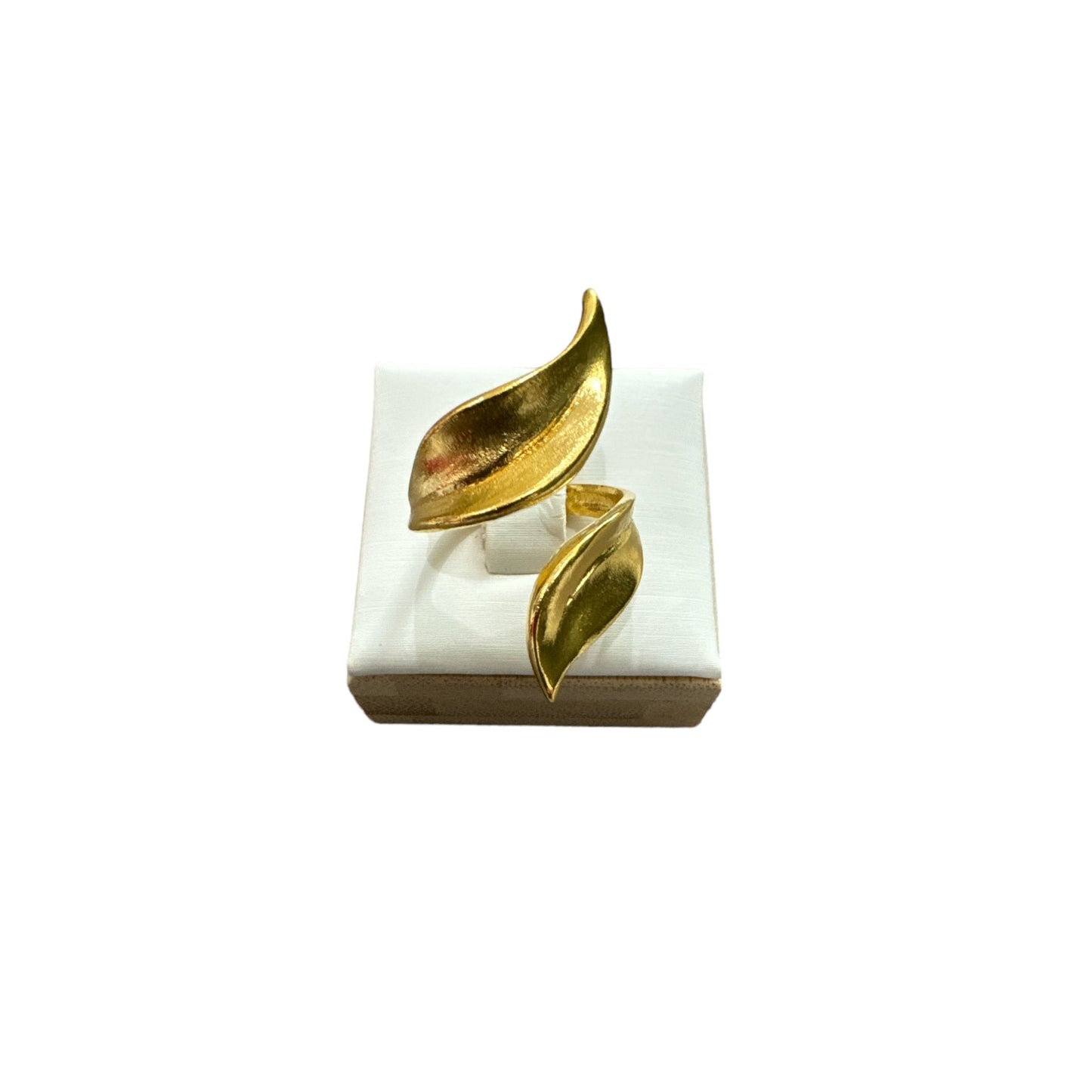 LEAF CHARM RING